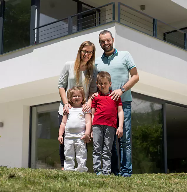 Why Roseburg Trusts Roseburg Pest Control Pro for Carpenter Bee Removal?